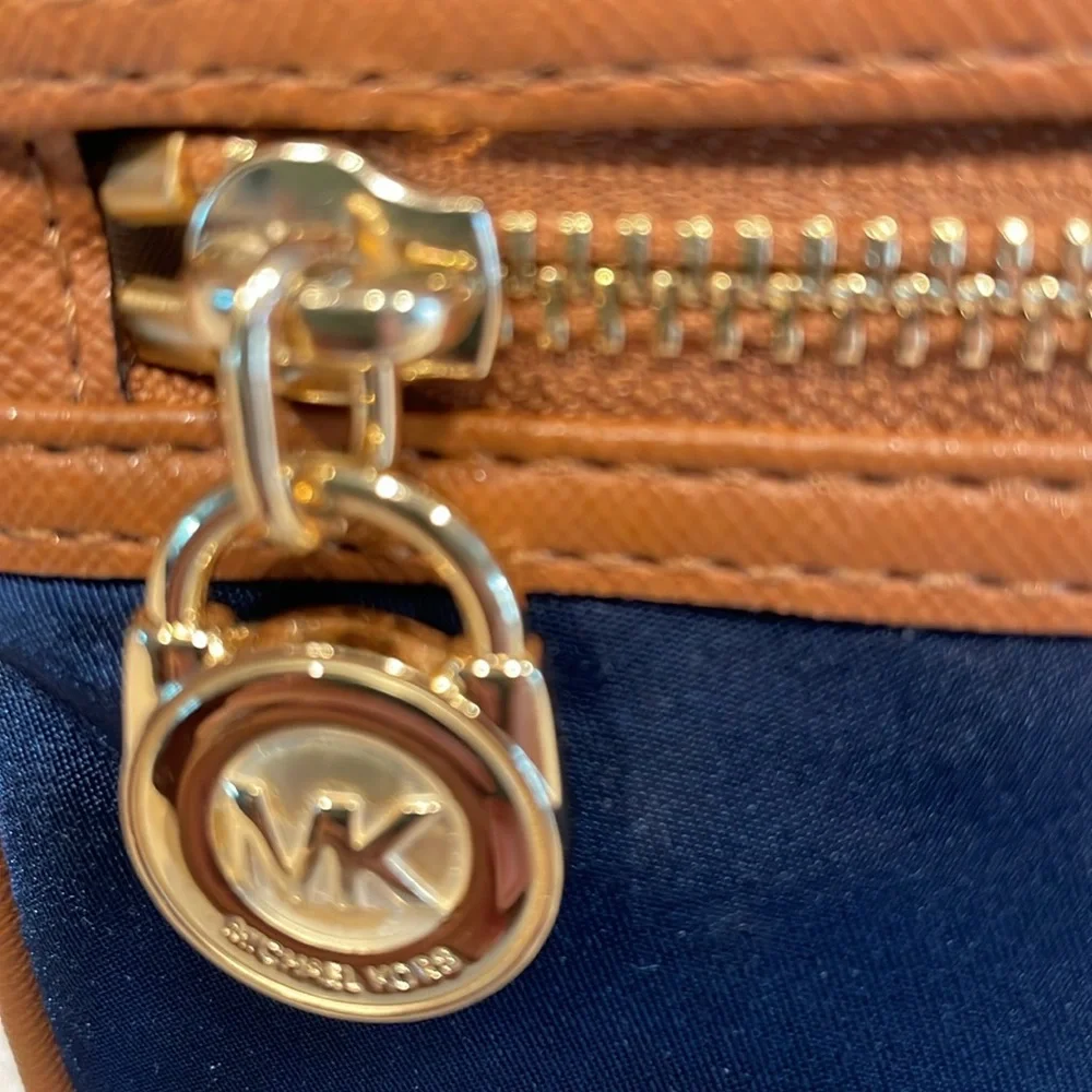 Michael Kors VINTAGE + PRISTINE Navy & Brown Large Wristlet Clutch